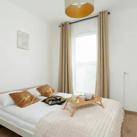 Jasny Blisko Lotniska Lawica W Poznaniu By Renters Appartement *