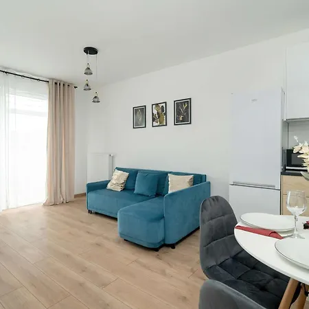 Jasny Blisko Lotniska Lawica W Poznaniu By Renters Apartment *