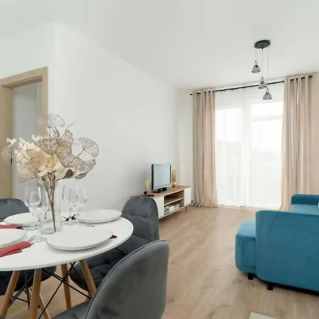 Apartment Jasny Blisko Lotniska Lawica W Poznaniu By Renters *