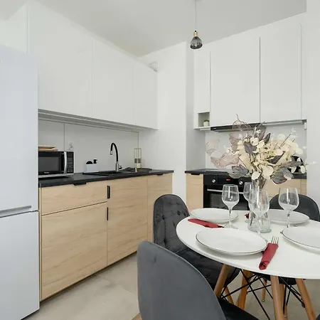 Jasny Blisko Lotniska Lawica W Poznaniu By Renters * Poznań